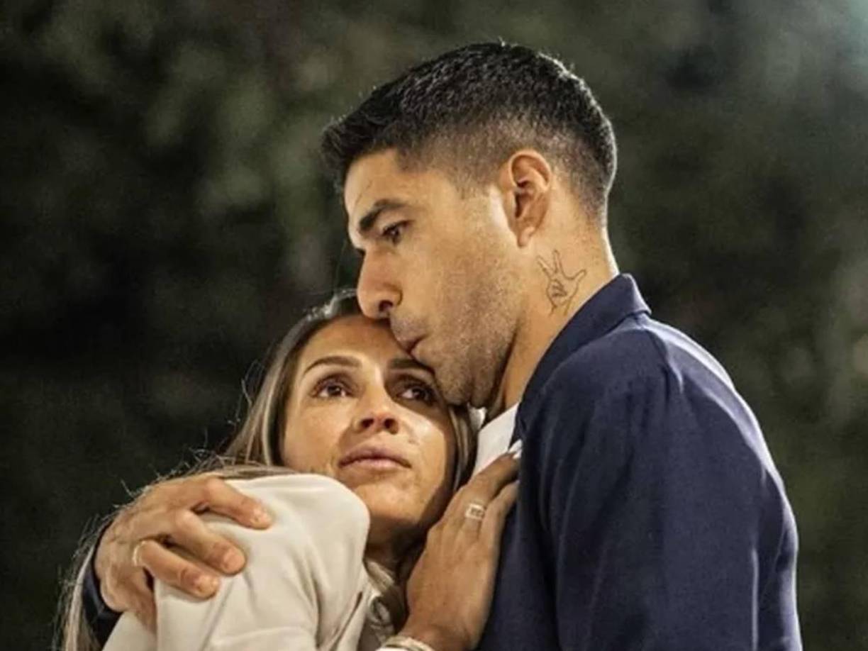 El experimentado delantero uruguayo Luis Suárez salvó a un hombre de quitarse la vida mientras disfrutaba de sus vacaciones.