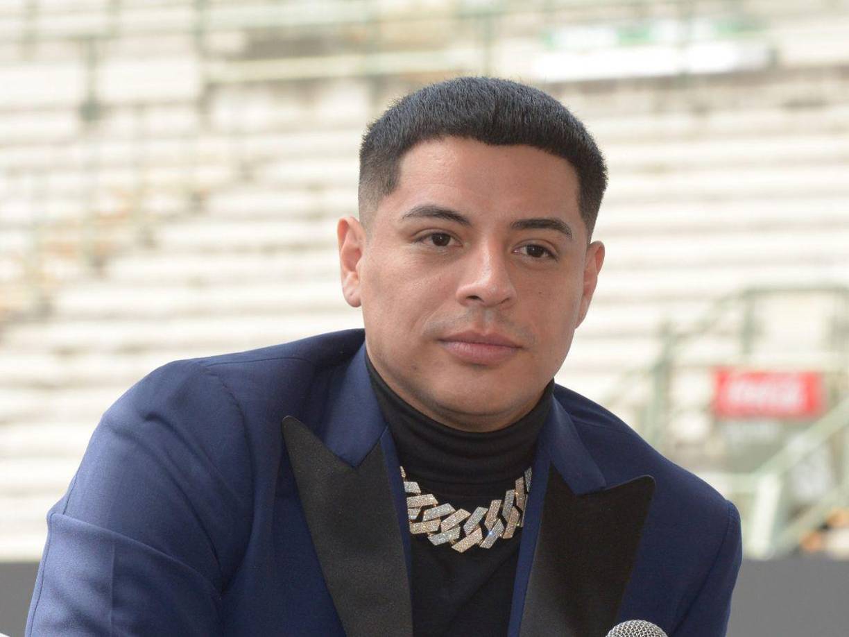 “Se llevaron todos los relojes, las cadenas, ropa, no lo puedo creer todavía. Ya llegó la policía pero no puedo pasar a la casa todavía. Estoy bien agüitado”, expresó.