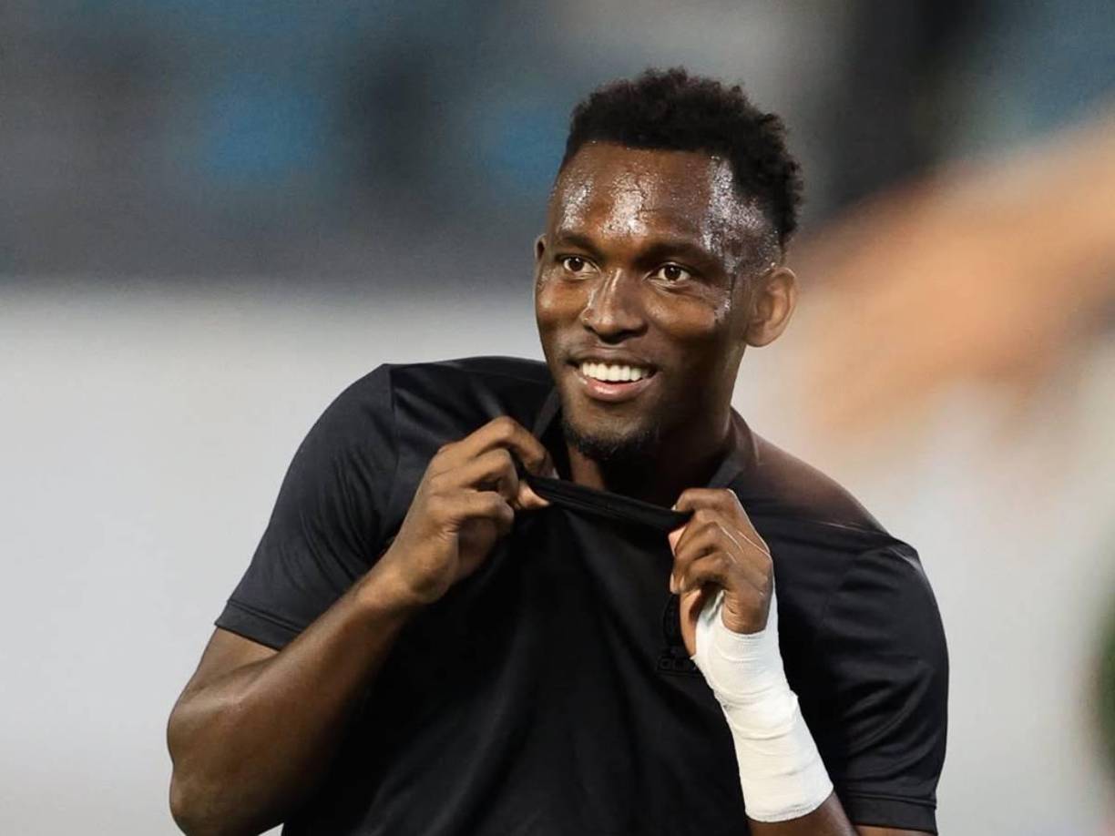 Alberth Elis está de regreso y el delantero pisó por primera vez en mucho tiempo el césped del estadio Morazán de San Pedro Sula. 