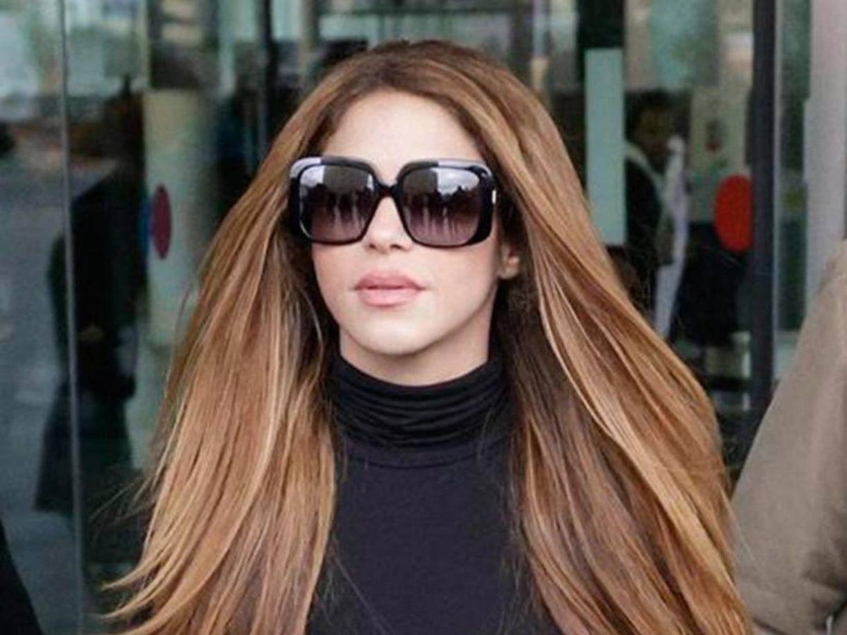 “Gracias a los que me animaron, secaron mis lágrimas, me inspiraron y me hicieron crecer”, añade la intérprete, que decidió abandonar Barcelona tras la ruptura con Piqué.