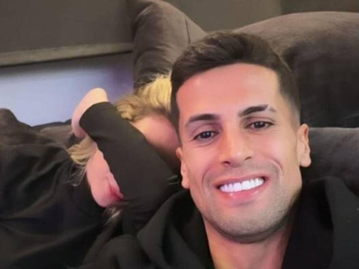 Joao Cancelo: Portugués del Barcelona con su pareja sentimental.