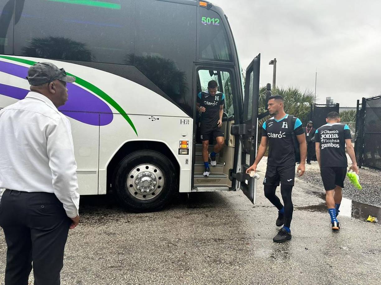El autobús de la Selección de Honduras llegó al campo de entrenamiento del Inter Miami para empezar a trabajar a las 4.00 PM, hora local en Florida.