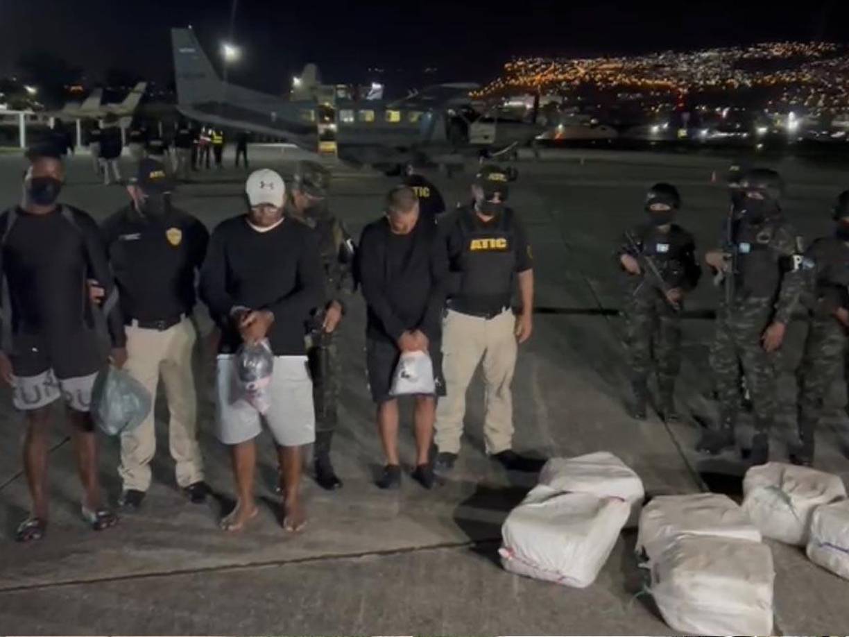 Zelaya también señaló que en la operación fueron capturados cuatro colombianos y dos hondureños.