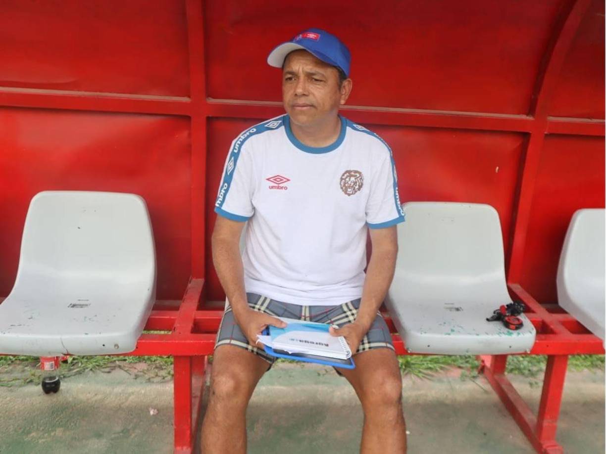 Dani Turcios - El entrenador y exjugador de la Selección de Honduras no sigue en el cargo como DT de las reservas del Olimpia..
