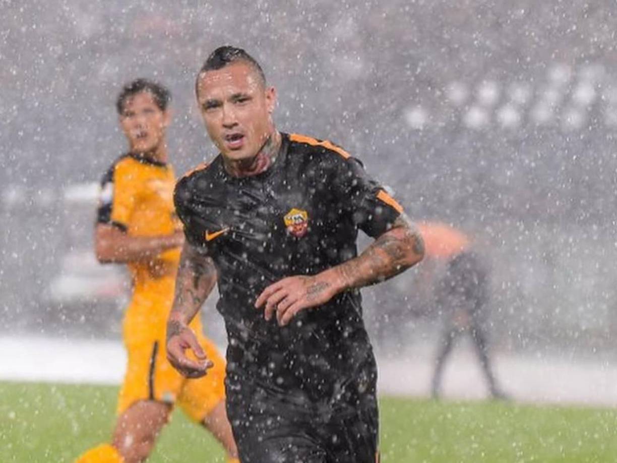 La investigación, dirigida por una jueza de instrucción de Bruselas, se centra en “unos presuntos hechos de importación de cocaína desde Sudamérica hacia Europa, a través del puerto de Amberes, y su redistribución en Bélgica”, indica el comunicado de la fiscalía.