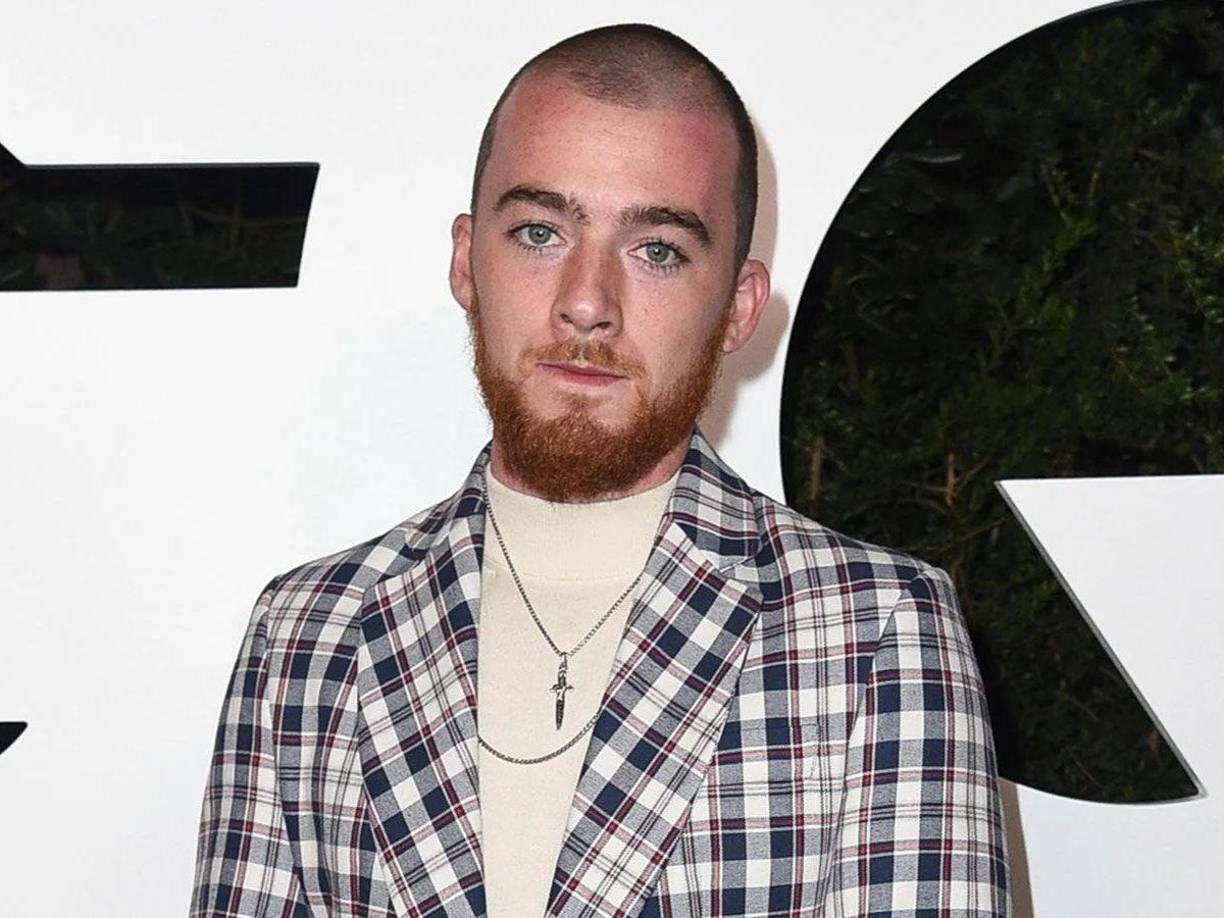 La depresión se hizo presente en su vida y trajo consigo los problemas de adicciones a las drogas, que generaron una sobredosis y lo motivaron a buscar ayuda en centros de rehabilitación, sin hacer demasiado efecto en su vida.