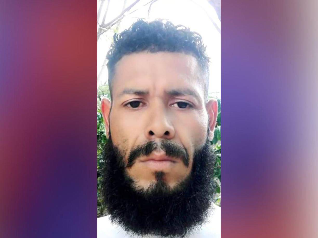 Equipos de la Dirección Policial de Investigaciones (DPI) se desplazaron a la zona donde ocurrió el triple crimen para iniciar el proceso de investigación y determinar las causas y responsables del triple homicidio.