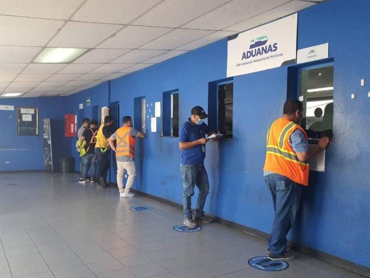 De acuerdo con la Administración Aduanera de Honduras, si el dueño del automotor quiere salir del país, solo necesita presentar la documentación que lo certifique como el propietario.