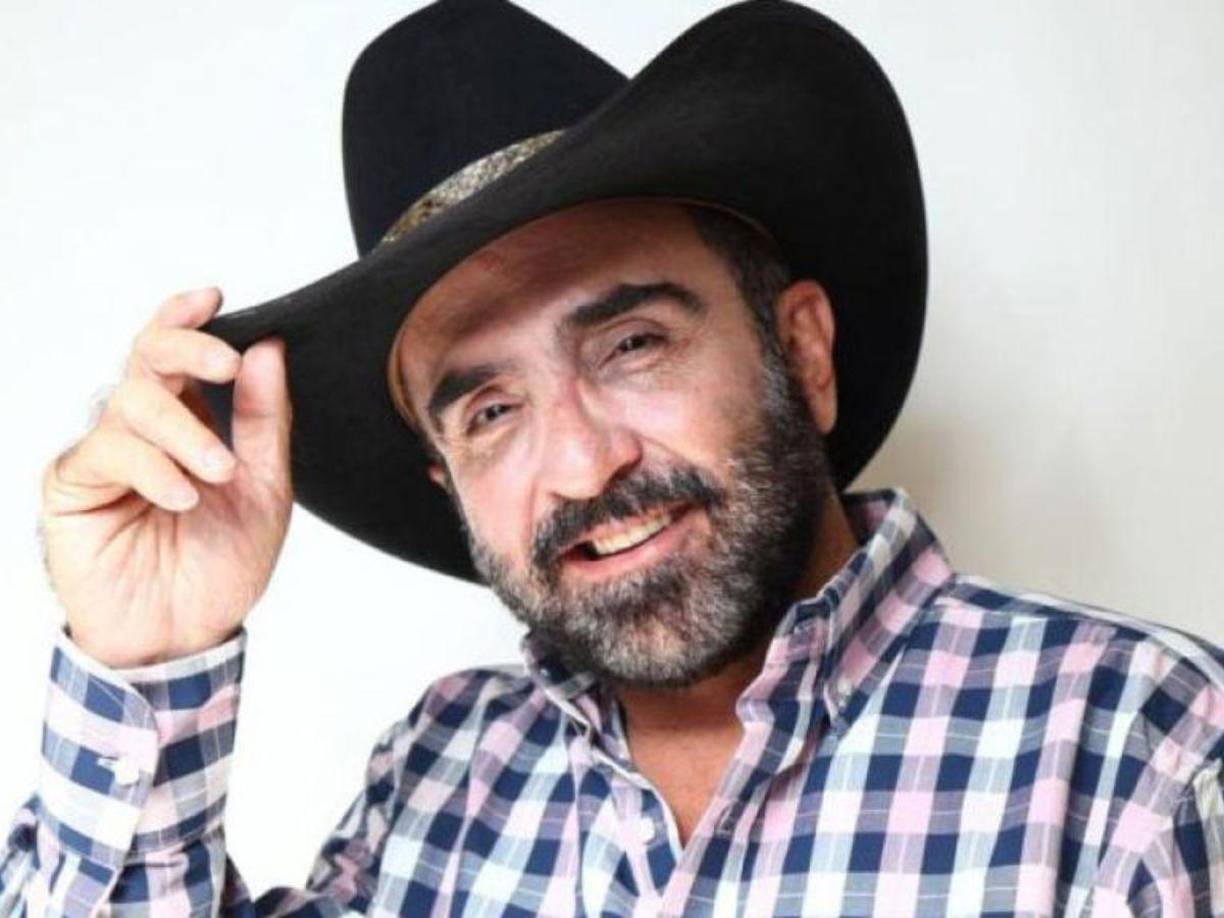 Vicente Fernández Jr se sometió a una rinoplastia y su prometida Mariana, presumió su nuevo aspecto.