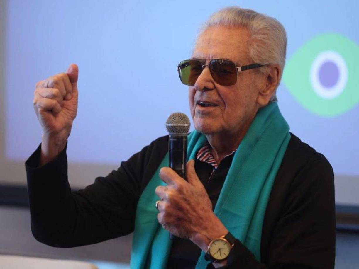 El actor de “El Ángel Exterminador” habló sobre la muerte y aclaró que no le tiene miedo y mucho menos es su enemiga, pues considera que ha sido una buena persona y no le ha hecho nada malo a nadie por lo que no teme que pueda ocurrir después de su deceso, por el contrario, enfrenta el tema con valor. 