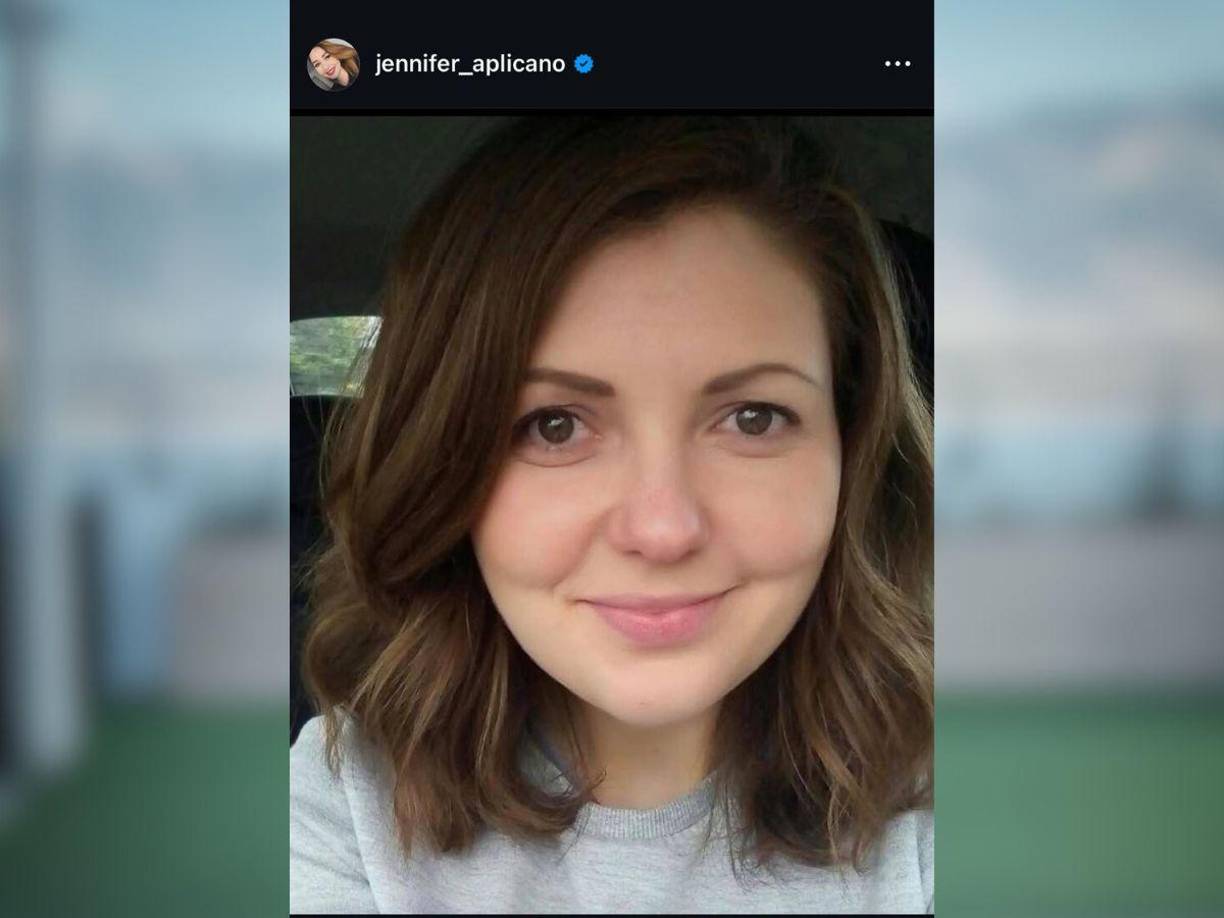 “Ahora todo suena así... despacio y con esa voz que ahora solo en recuerdos volveré a escuchar. Gene Sánchez, me dejaste en medio del campo de batalla, con la espada rota y el corazón en pedazos”, inició escribiendo la influencer. 