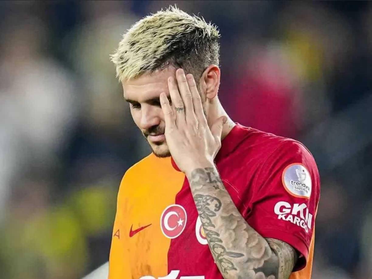 El delantero argentino pasa por una grave situación después de confirmarse la terrible lesión que ha sufrido y que lo deja fuera de las canchas por mucho tiempo.