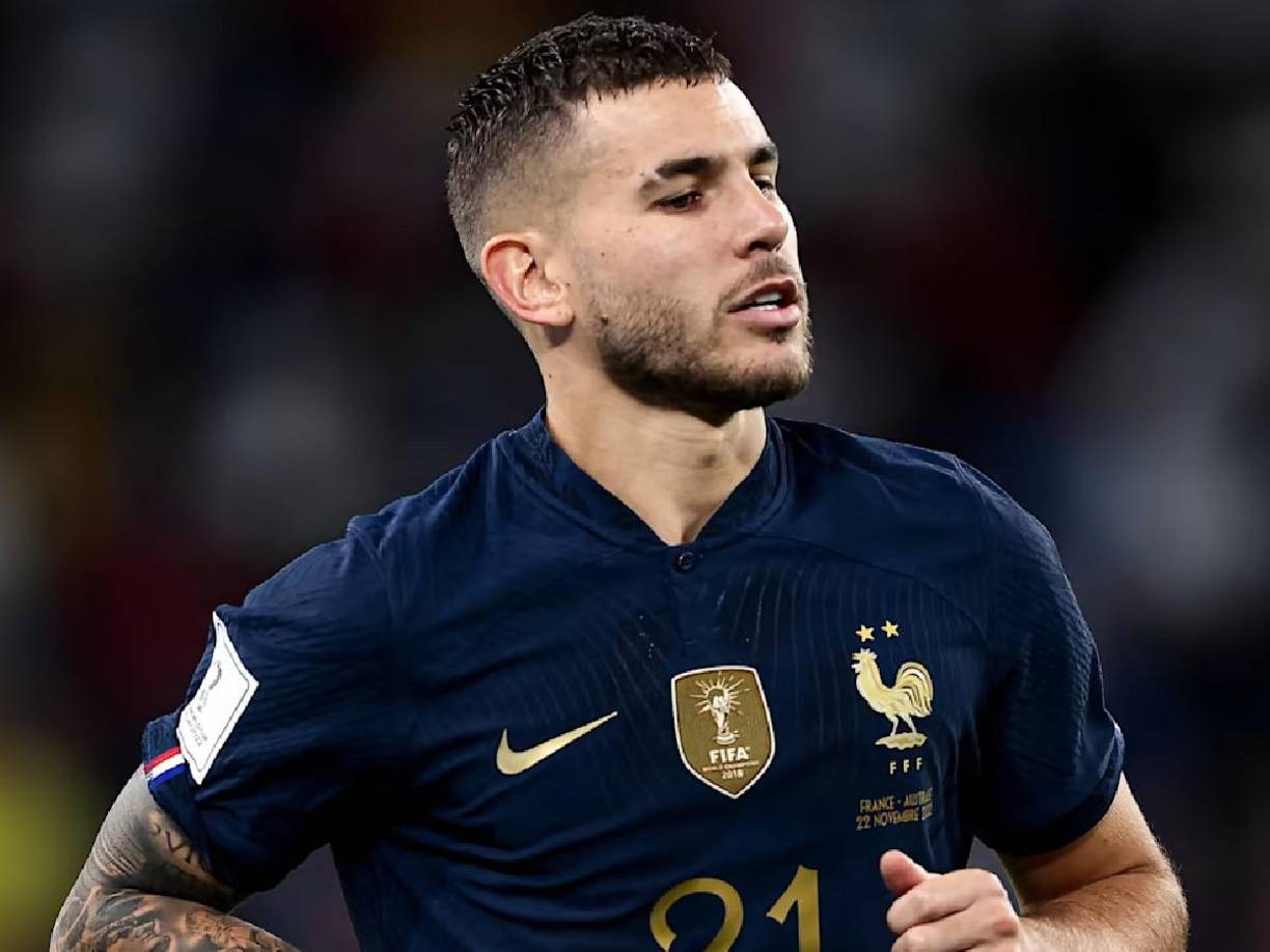 Un rostro encantador que veremos en la final del Mundial de Qatar es Lucas Hernández (de 26 años) , es un futbolista francés que juega como defensa en el Bayern de Múnich de la 1. Además es internacional absoluto con la selección francesa. Es hermano mayor del también futbolista Theo Hernández.