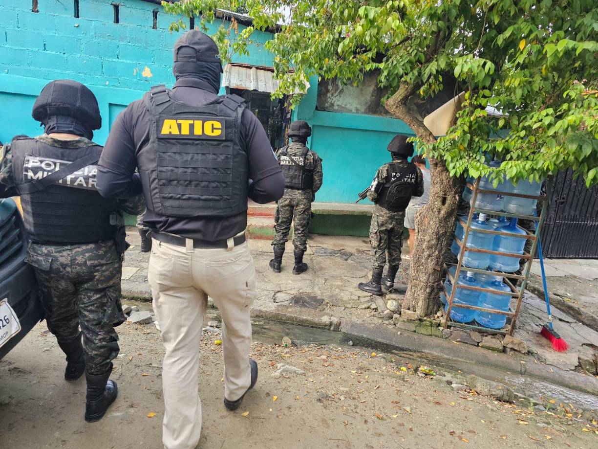 “Yo trabajé 39 años para clínica veterinaria Rivera, para la pandemia, me sacaron porque tengo enfermedades y entonces pagué dos años sin trabajar, tomé la opción de comprarme un carrito para ver que hacía, para traer generar algo para la casa”, declaró el detenido.