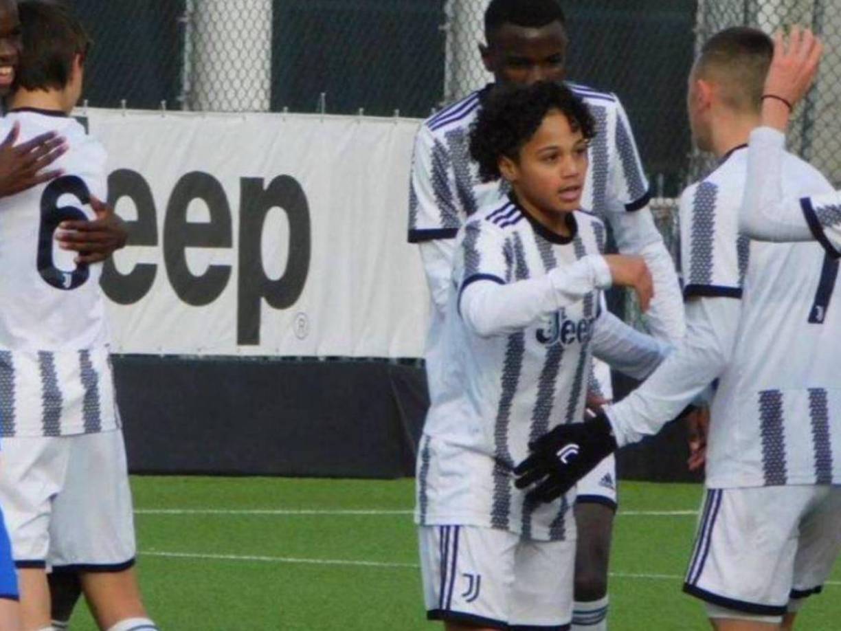 Luis Gabriel Suazo es dirigido por Claudio Grauso y se caracteriza por su velocidad y buena técnica con el balón.