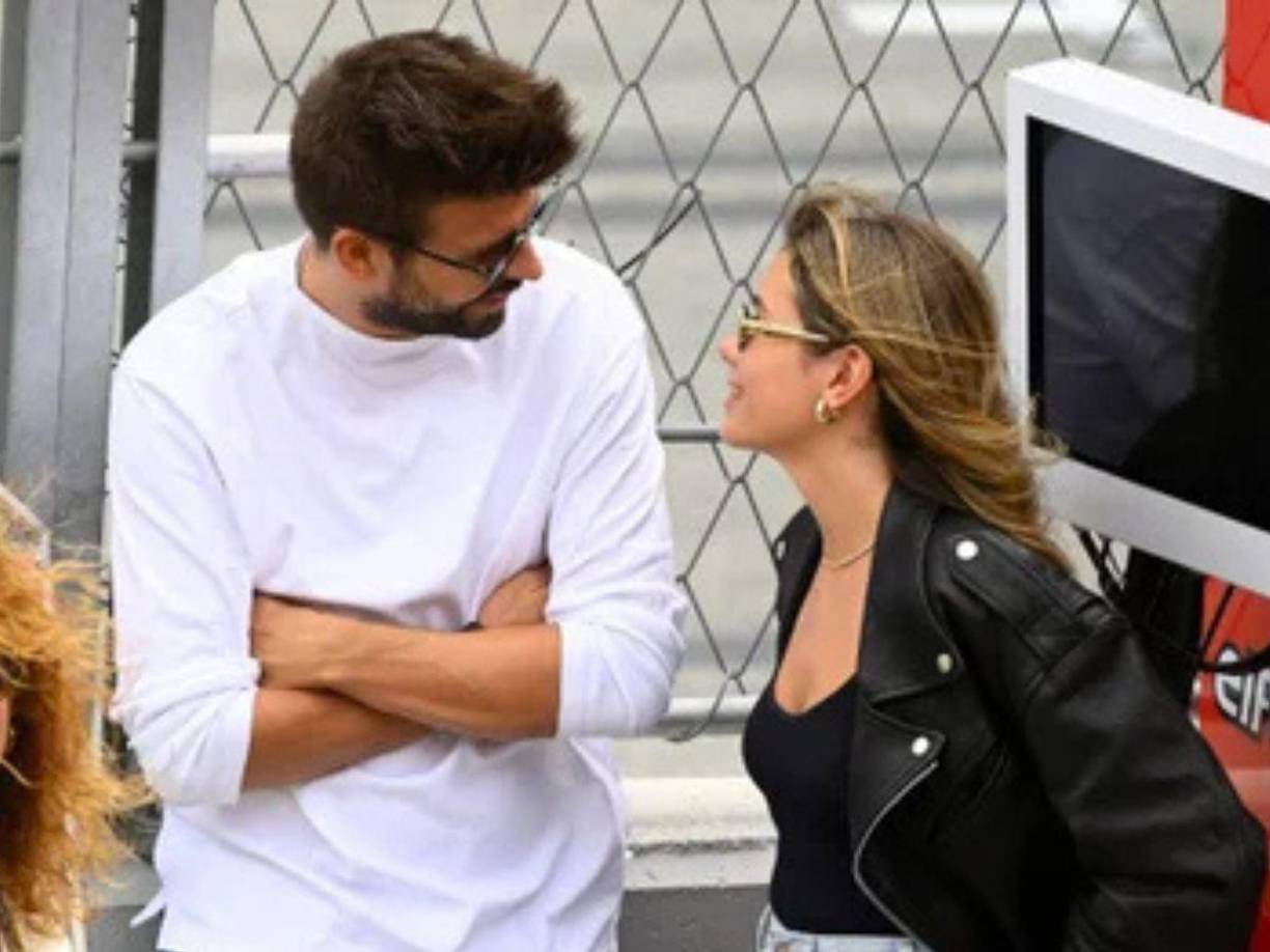 “No se lo ha tomado nada bien”, dice sobre Clara Chía, quien se fue de la casa que comparte con Piqué en España durante las vacaciones de Acción de Gracias porque Milan y Sasha supuestamente no quieren convivir con ella.