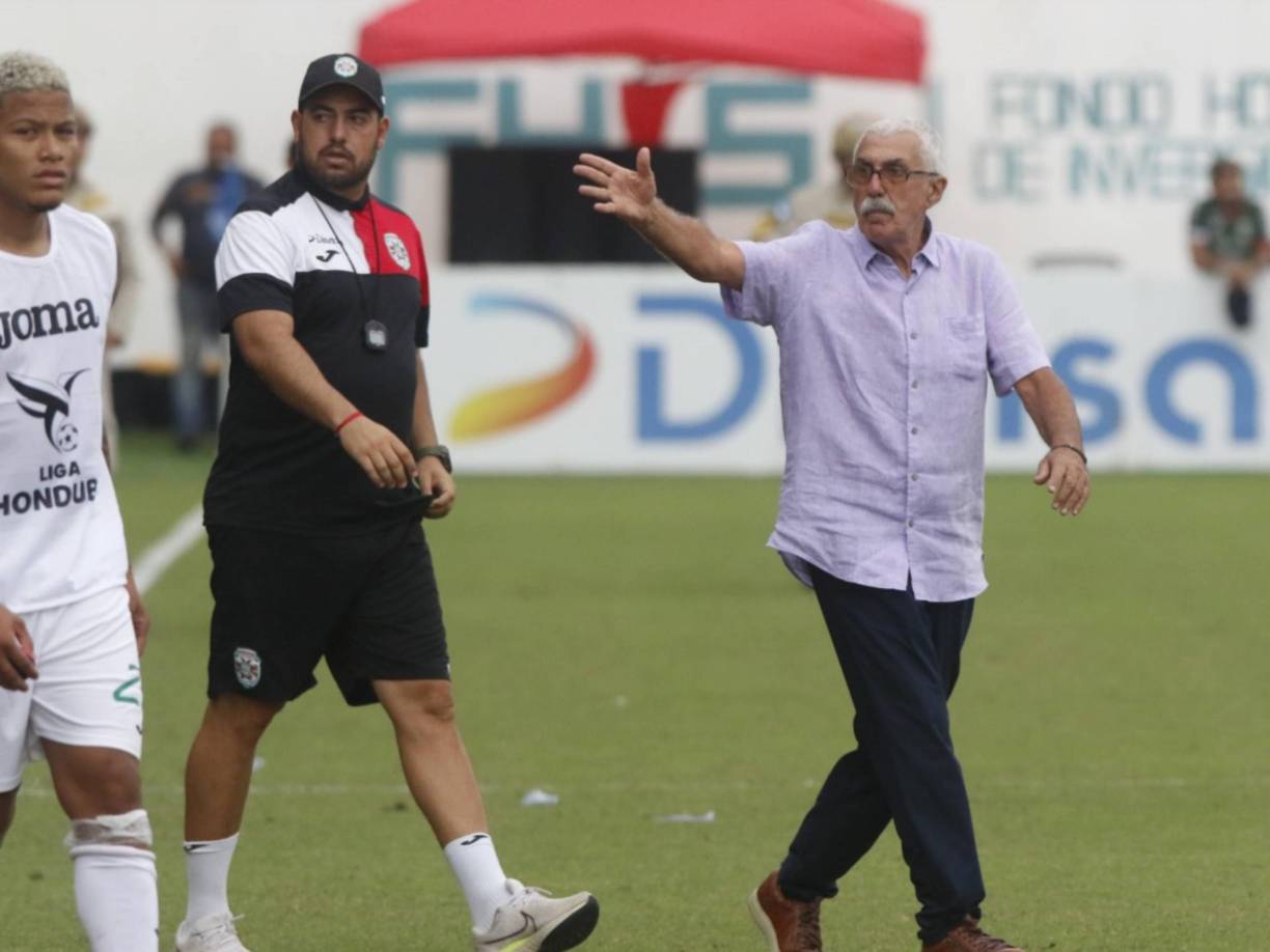 EL pitazo final y Manuel Keosseián estaba molesto.