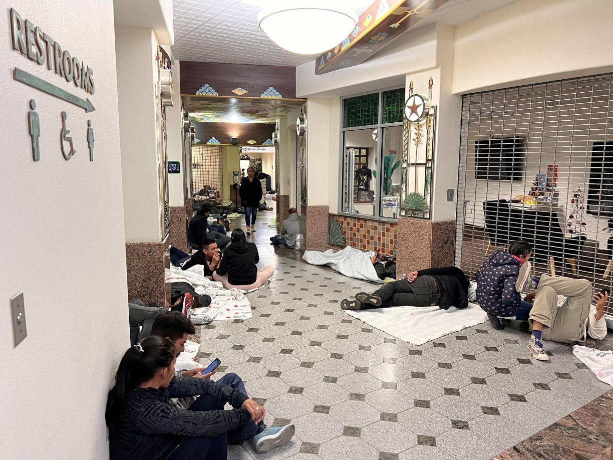 Albergues y refugios se encuentran desbordados por los miles de migrantes que han cruzado la frontera en los últimos días.