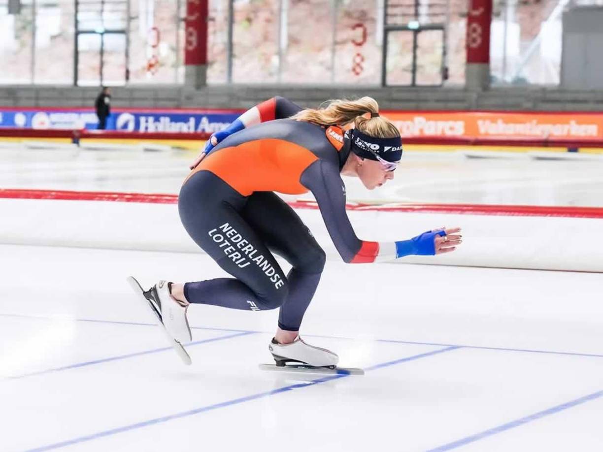 Nacida el 28 de abril de 1999 en Borne, Países Bajos, comenzó a mostrar interés por el patinaje desde joven, logrando rápidamente resultados impresionantes en competencias juveniles.