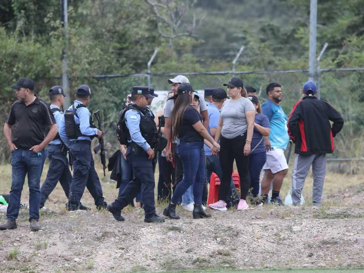 Elementos de la Policía Nacional se llevó al padre de familia que protagonizó una terrible pelea en la final del Torneo de Reservas.