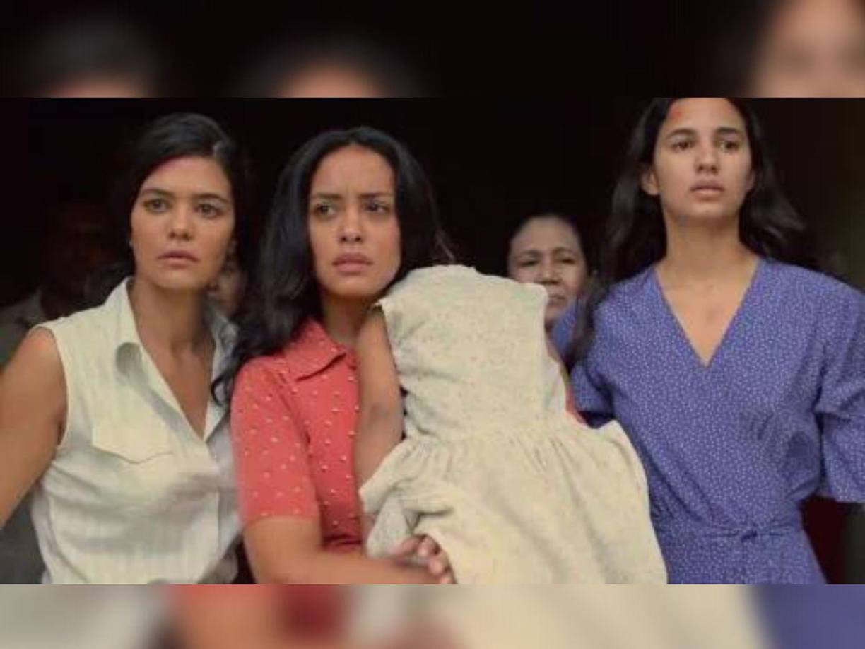 El grito de las mariposas es un drama histórico inspirado en hechos reales, en el que el color del Caribe se entremezcla con el crimen y la política, retratando la vida de una isla dominada por el régimen tiránico del dictador Rafael Leónidas Trujillo, alias “el Chivo”.