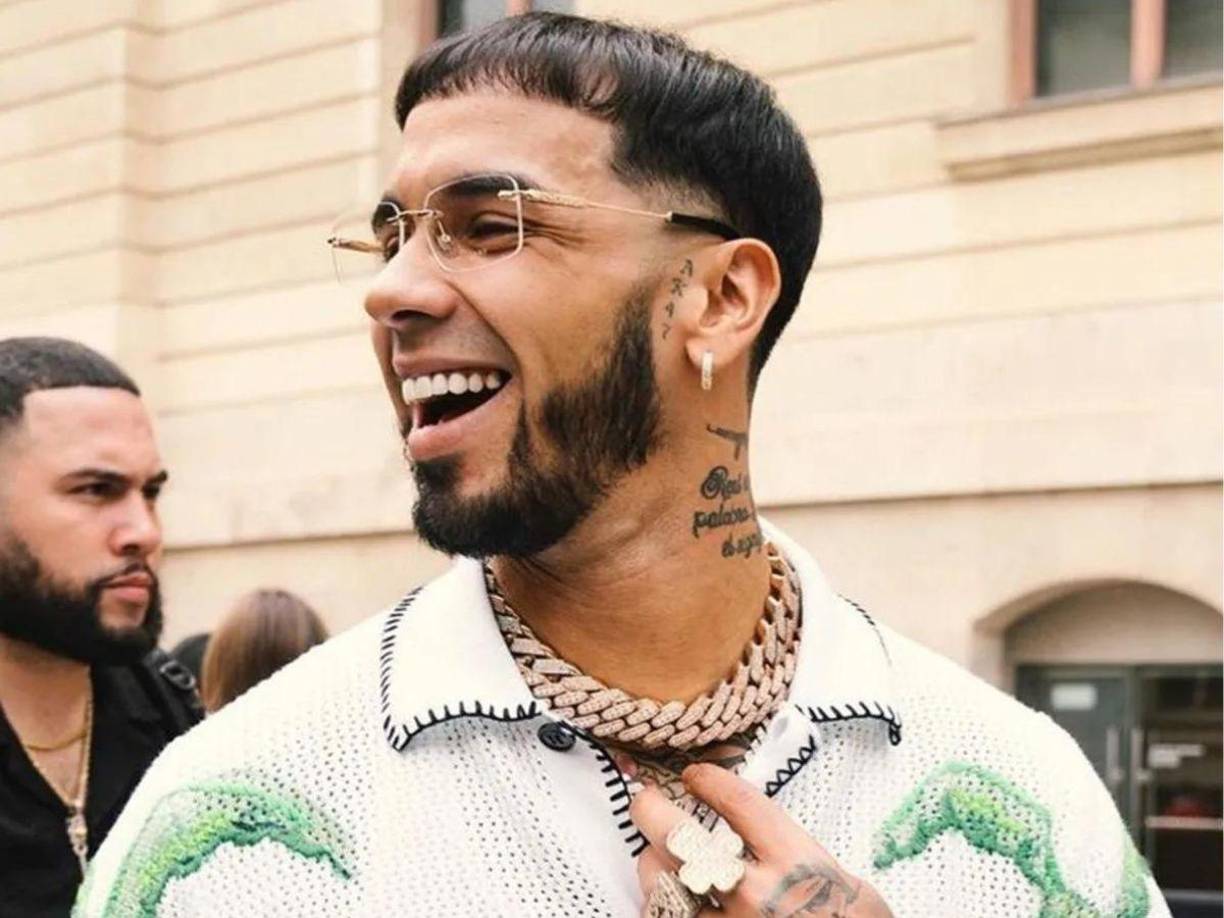 En el vertiginoso mundo del reguetón, donde las rivalidades y controversias están casi siempre a la orden del día, una nueva polémica ha estallado entre dos gigantes del género urbano: Arcángel y Anuel AA.