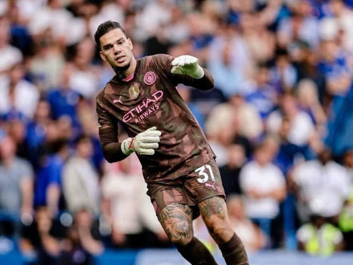 Ederson Moraes: El portero brasileño es uno de los que se iría del Manchester City en el 2025. Ha perdido la titularidad. 