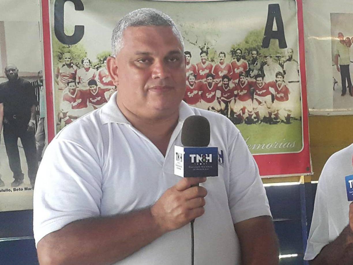 Geovanni Gómez: En años recientes destacó en Radio Cadena Voces, TNH, Diario Tiempo, Canal 11, Deportes TVC, entre otros. Ahora informa a través de sus redes sociales y sigue apasionado por la radio.