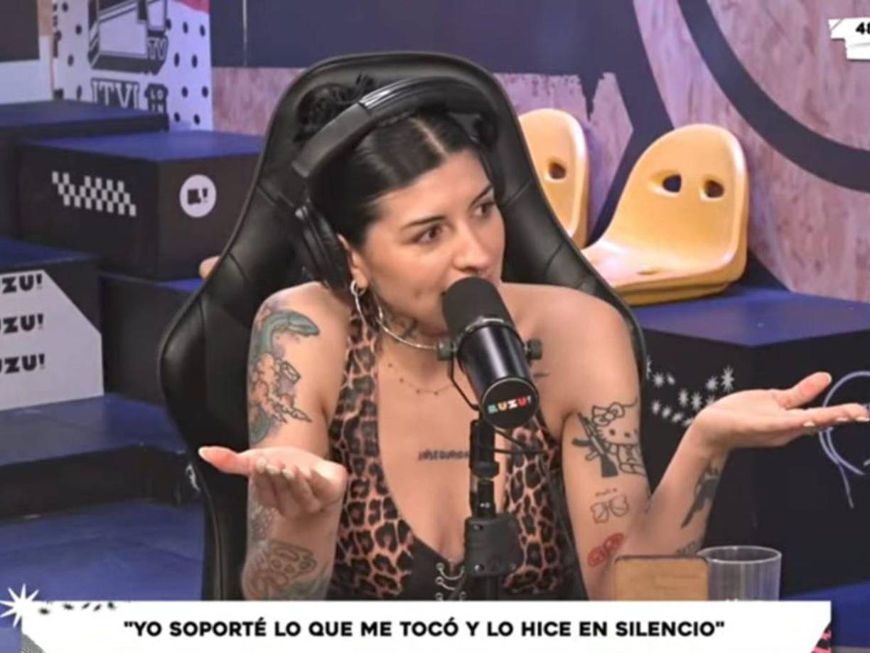 Durante su participación en el programa de streaming PLP de LuzuTV, Cazzu se expresó sobre cómo estos rumores han afectado su vida personal y profesional. En sus declaraciones, la cantante dejó en claro que nunca fue consciente de una relación entre Nodal y Ángela Aguilar.