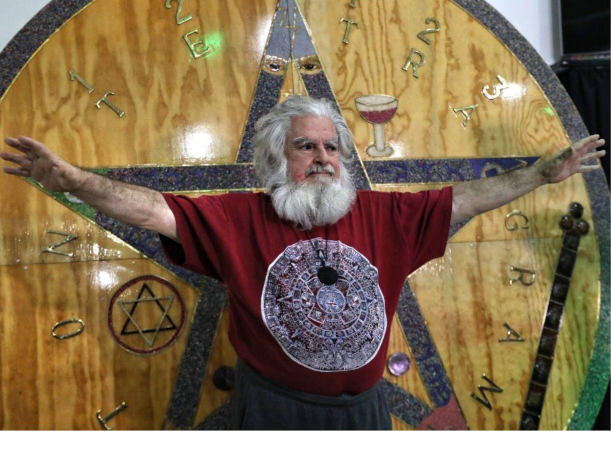 De acuerdo con la información que trascendió a través de redes sociales, el conocido astrólogo <b>murió a los 84 años de edad </b>en su departamento ubicado en la Ciudad de México aproximadamente a las 14:00 horas del jueves 18 de mayo.