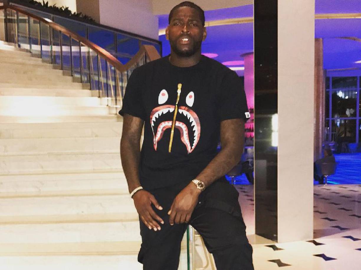 Emmanuel-Thomas, que fue canterano del Arsenal y pasó por el Livingston, Aberdeen, Ipswich town, Bristol City y Queens Park Rangers, fue detenido por estar relacionado con este caso. 