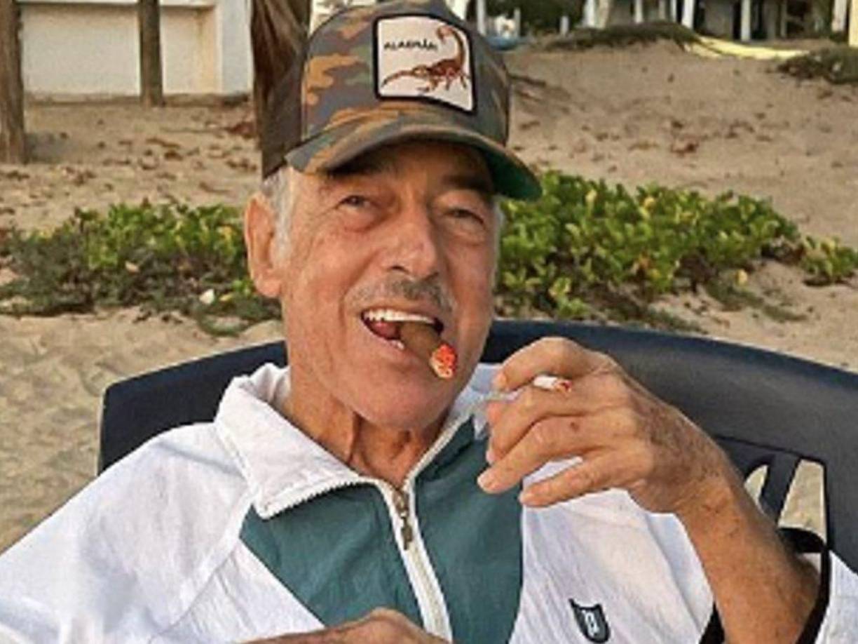 Otra enfermedad que aqueja al histrión, es la fibromialgia la que le provoca dolores parecidos o peores a los de la espalda. Esta enfermedad se caracteriza por la cicatrización (fibrosis) del hígado, que causa insuficiencia hepática tras la cual se puede llegar a experimentar fatiga, debilidad y pérdida de peso.