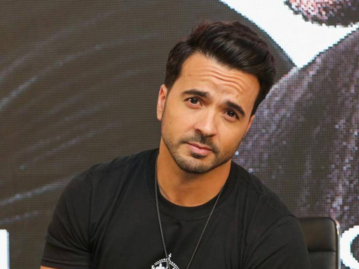 “Cuando uno llega a un aniversario como este te obliga a buscar y a recuperar todas las canciones” ha explicado el compositor para revelar que su recital en la capital española será “más musical que nunca”. Asimismo, contará con la presencia de “muchos amigos” y un repertorio en el que se encontrarán medleys que combinen algunos de sus temas.