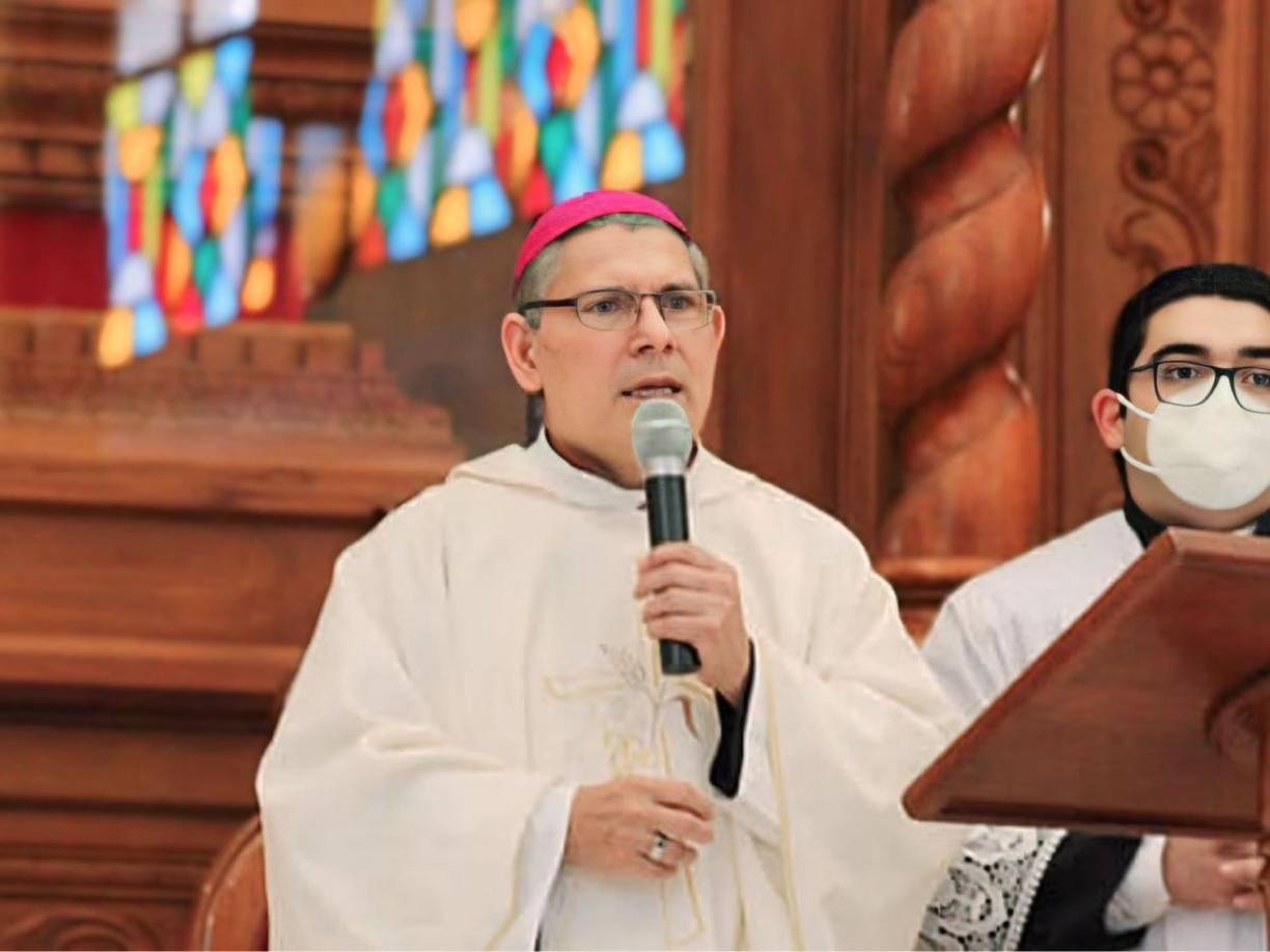 El presidente de la Conferencia Episcopal de Nicaragua, el obispo Carlos Enrique Herrera, fue expulsado de su país tras denunciar en una misa el sacrilegio del alcalde sandinista del municipio de Jinotega, Leónidas Centeno, informó un sacerdote y una investigadora que da seguimientos a esos casos.