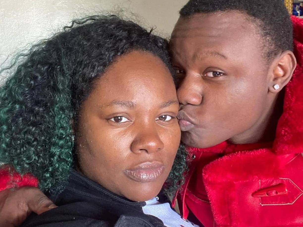 Tamika Richards, madre de 41 años, murió tras cruzar la calle con su hijo Rayquan Parker, de 18 años, cuando una camioneta roja conducida por un hispano los embistió en en Coney Island, Estados Unidos. 