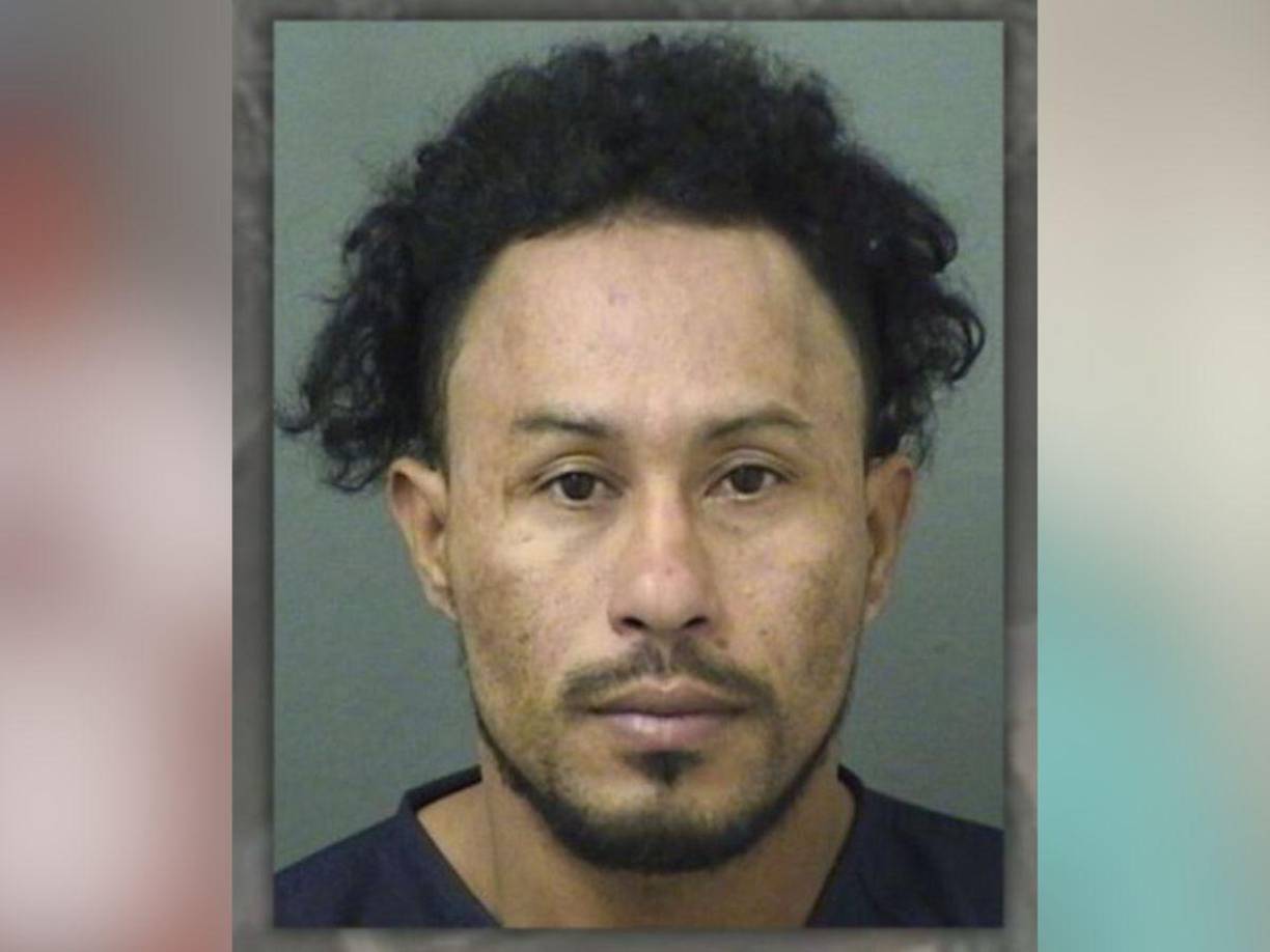 Un hombre hondureño, identificado como Santo Omar Martínez Varela de 35 años, se encuentra bajo custodia tras ser acusado de múltiples delitos, incluyendo agresión sexual a una menor de 13 años en en West Palm Beach, Florida.