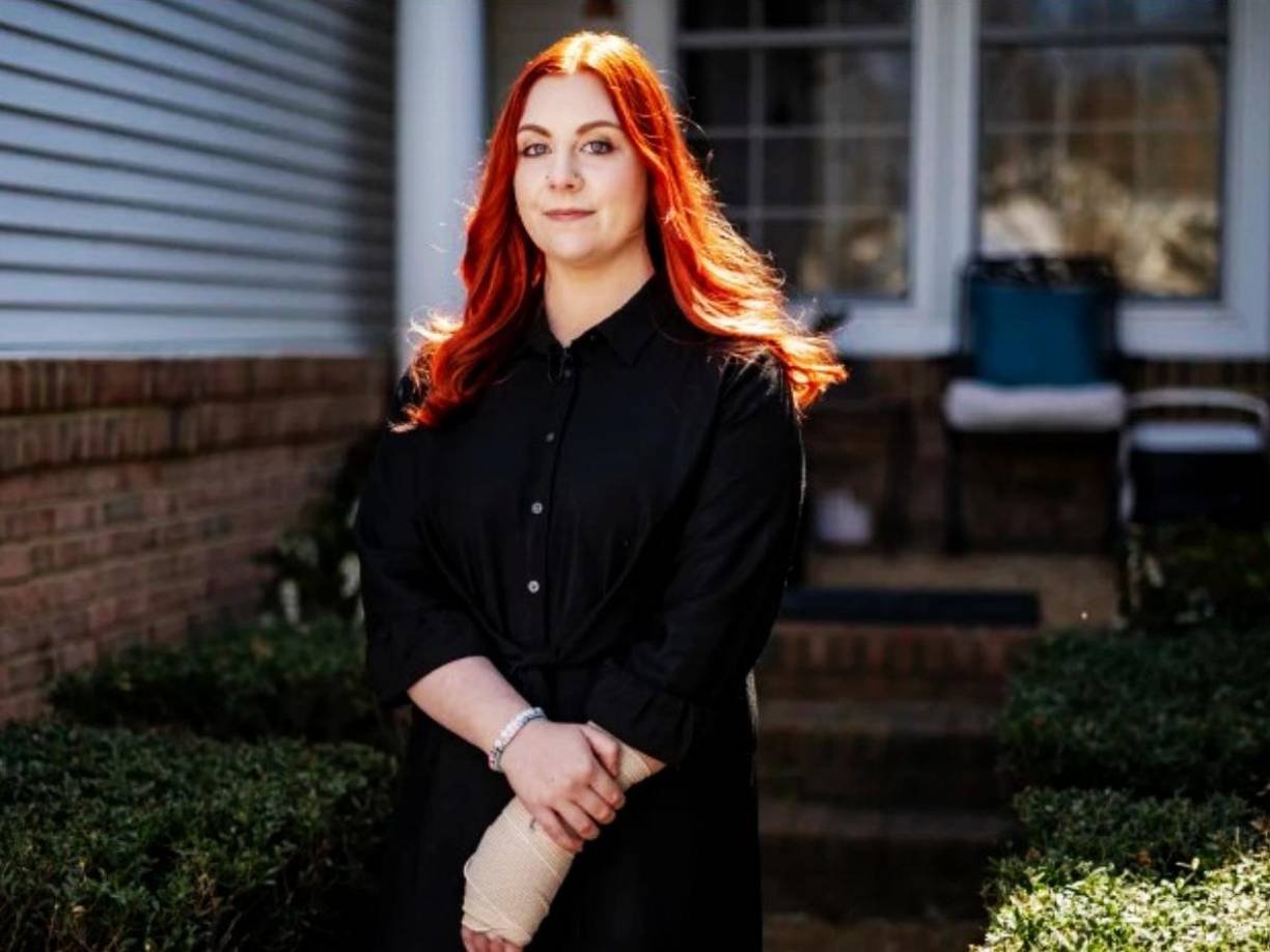 Una maestra estadounidense, víctima de un disparo que accidentalmente le infirió uno de sus alumnos de seis años de edad, rompió el silencio y reveló detalles de los hechos. 