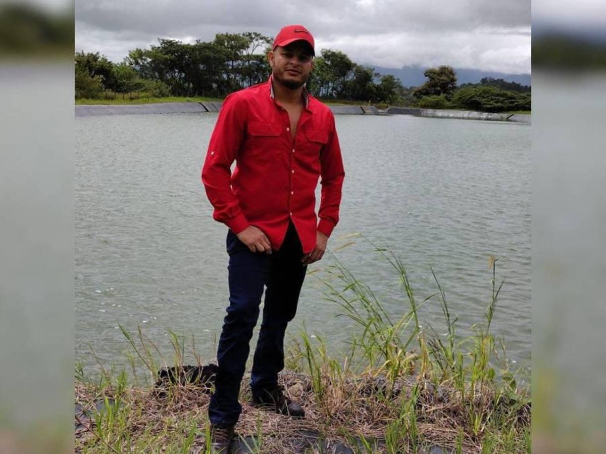 Aparentemente, el agente departía con la persona que lo atacó; iniciaron una discusión y el desenlace fue fatal: ambos se dispararon y murieron. 