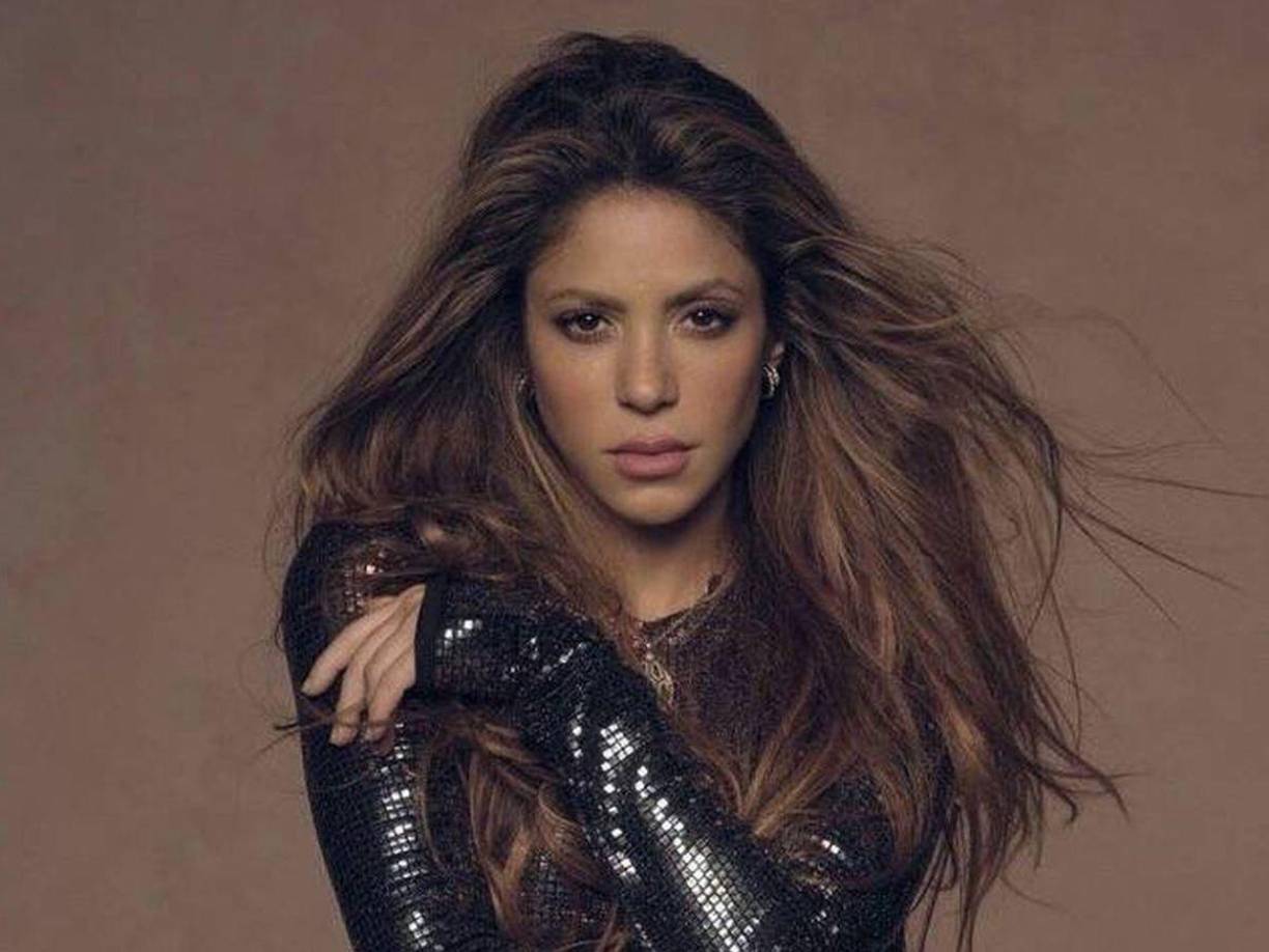 Por tal motivo la cantante colombiana ha decidido dar de baja a su equipo legal en Barcelona, encabezado por la reconocida abogada Pilar Mañé. Aprovechando su nueva residencia en Miami FL., la barranquillera se encontraría negociando su nueva representación legal con un bufete en territorio americano, según han confirmado “fuentes solventes” al diario español La Vanguardia.