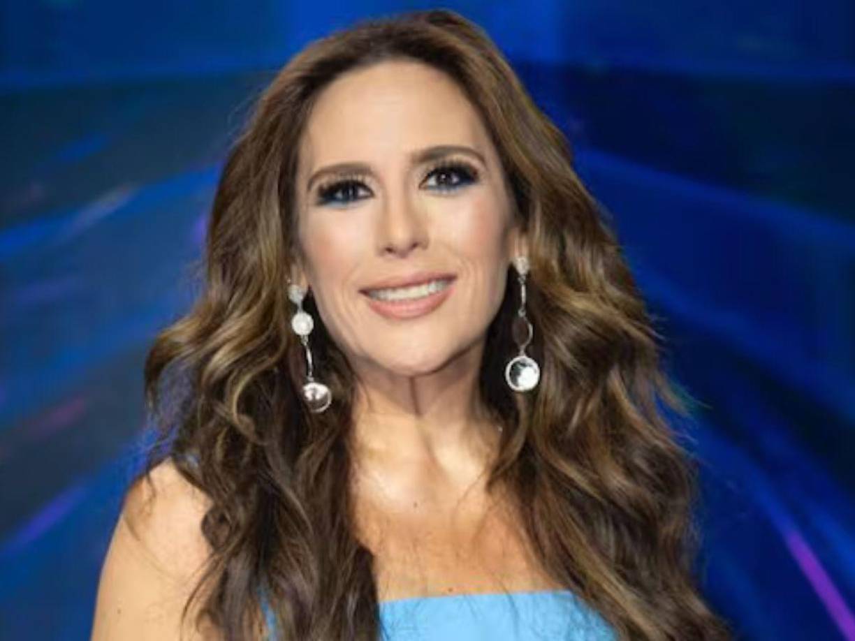 Debido a esta terrible situación, la conductora tuvo que salir a aclarar los rumores y aseguró que se encuentra sana y salva en su hogar junto a sus hijos.