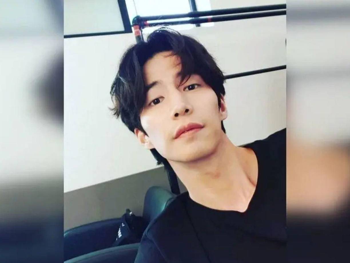 Además de su faceta como actor, Song Jae-rim también tuvo un destacado paso por el modelaje, colaborando con los mejores diseñadores de moda de Seúl. El joven fue portada de las revistas de moda “Vogue Girl Korea”, “GQ Korea” y “Marie Claire Korea”. 