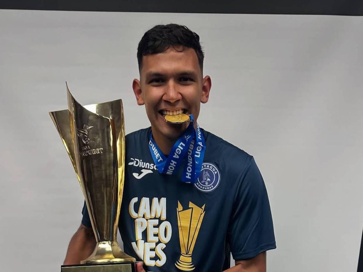 Luis Vega - Motagua quiere renovar al defensor, cuyo contrato expira en junio del 2025. Tiene una oferta de Europa y el club azul no lo quiere ceder, sino renovarlo para enviarlo y luego venderlo.