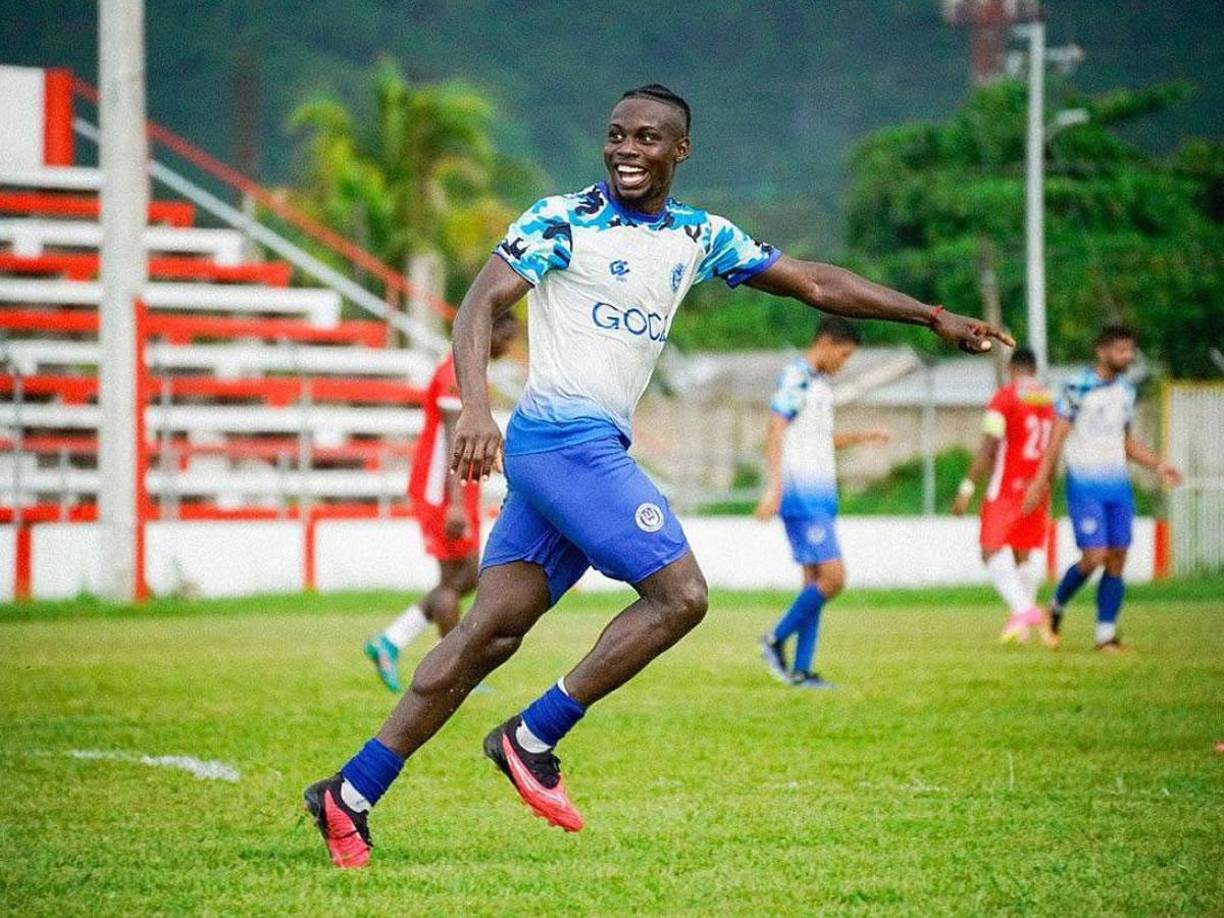 Héctor Aranda - El mediocampista se va del Victoria y se convertiría en nuevo fichaje del Génesis de Comayagua. Ya está entrenando con los carpinteros. Jhon Jairo López ya lo dirigió en Platense.