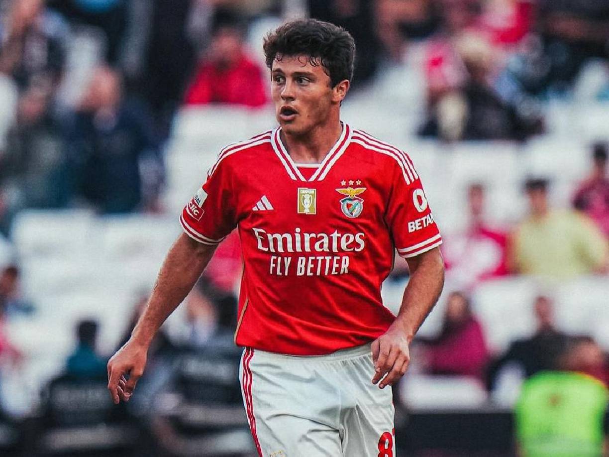 Según L’Equipe, el PSG habría comenzado las pláticas con el Benfica para la posible salida de Joao Neves. La citada fuente revela que ha sido uno de los pedidos exclusivos de Luis Enrique a la directiva.