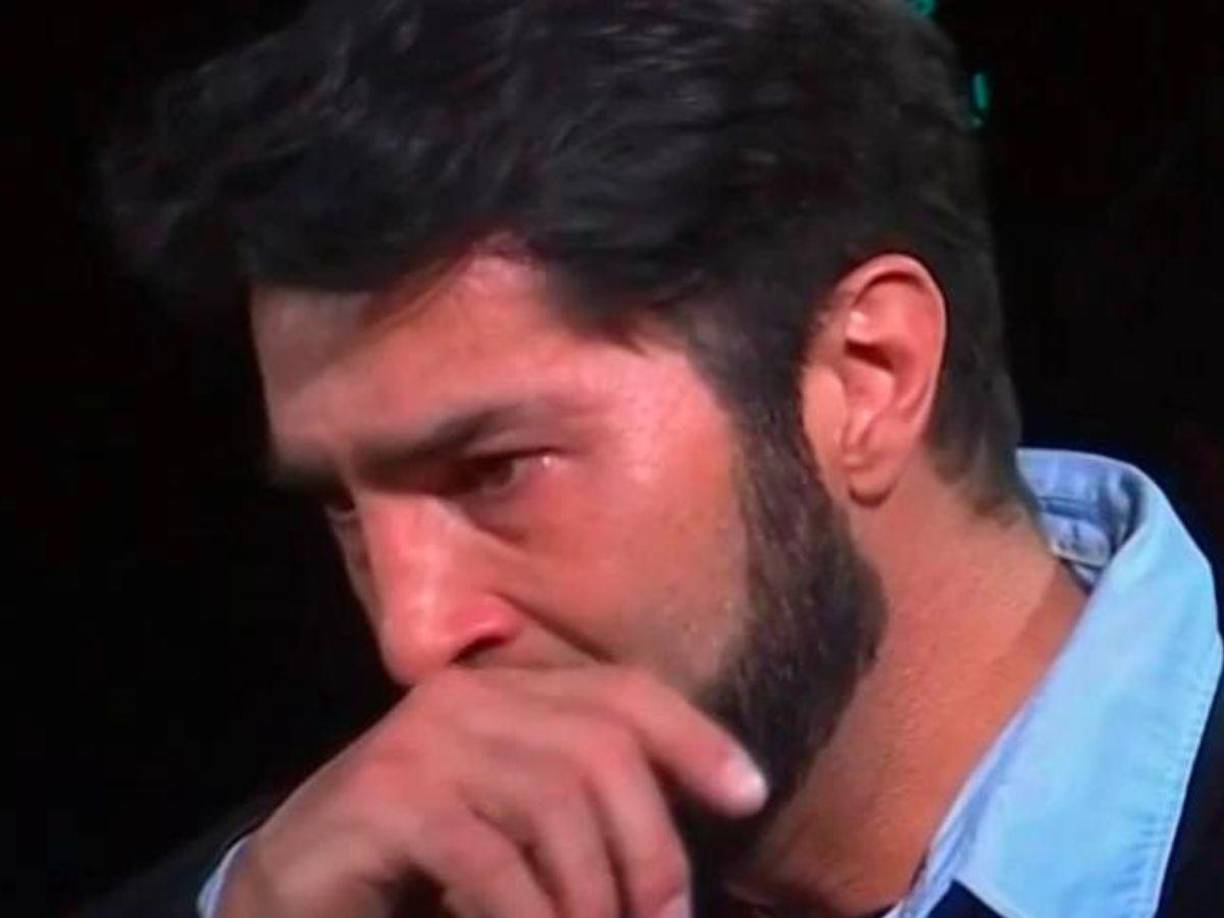Fue durante la dinámica ‘La Curva de la Vida’ que frente a frente de Héctor Sandarti, el actor relató como fueron los momentos más difíciles de su vida y uno de ellos fue atravesar el divorcio con Alicia Villarreal. El actor no pudo contener las lágrimas al recordar que fue él quien tomó la decisión.