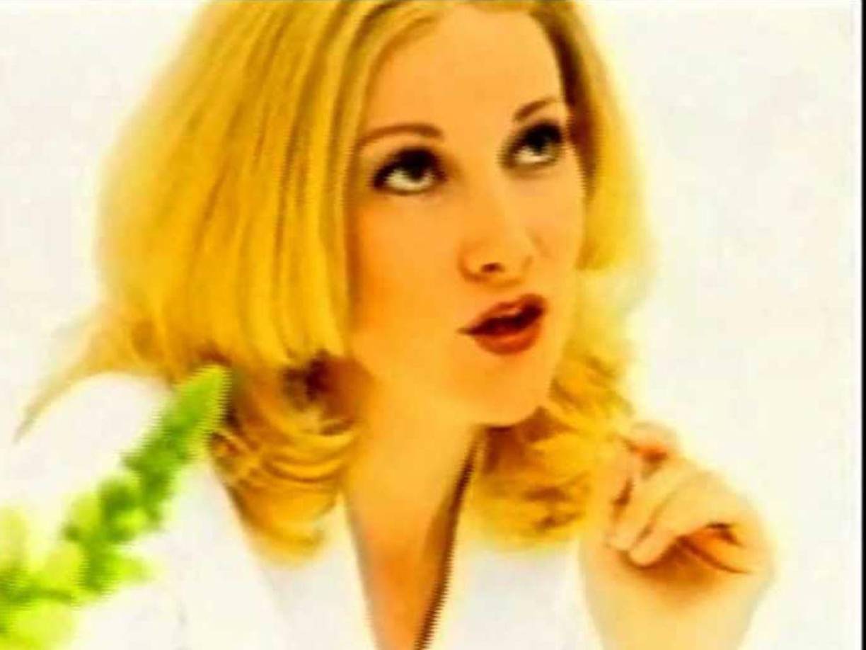 Claramente la canción de Ana Cirré no cumple su cometido ya que en el cierre de la misma explica el por qué no es perfecto.