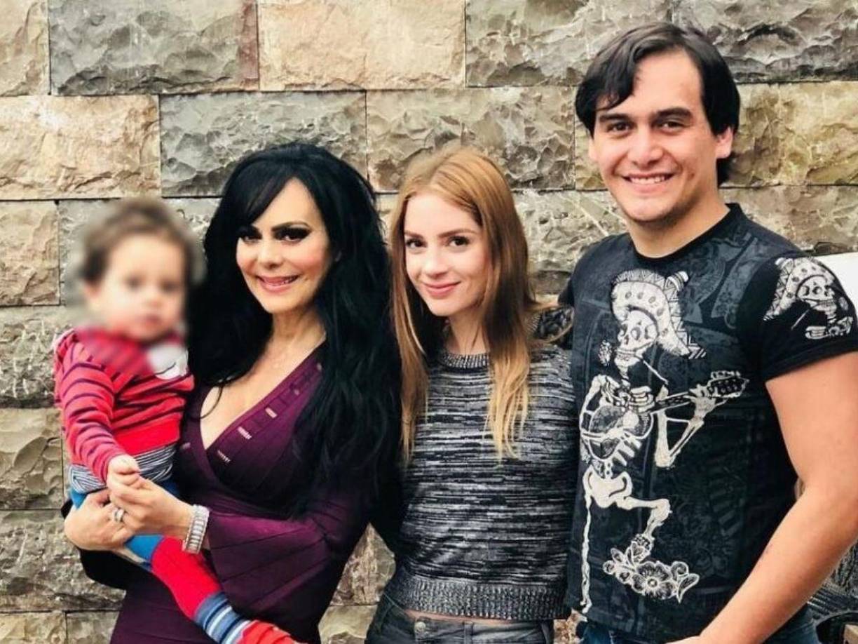 Tras la muerte de Julián Figueroa, el pasado 9 de abril, le sobreviven su hijo José Julián y su viuda Imelda Garza Tuñón.