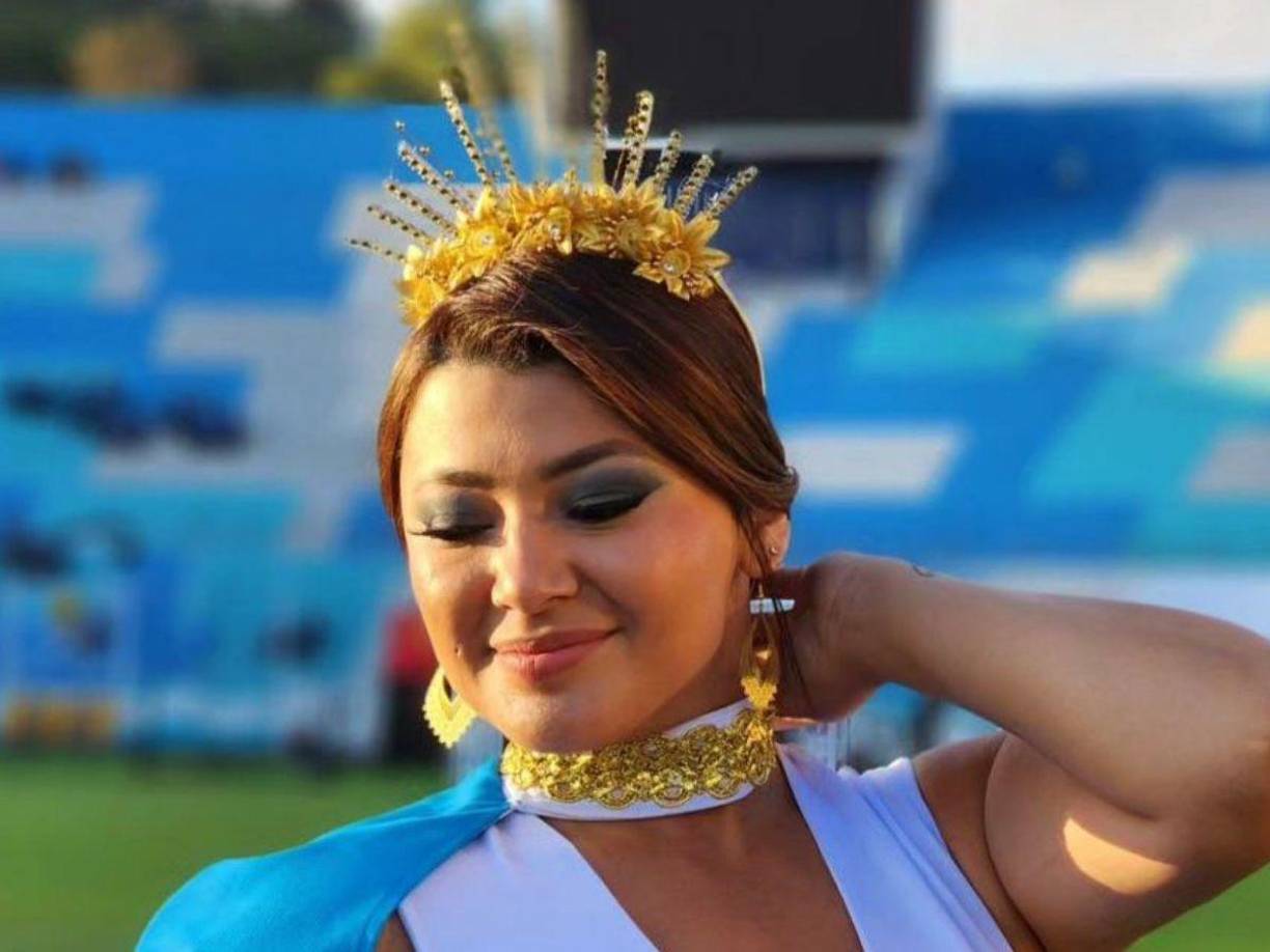 Al asesor de modas tampoco le gusto la corona que utilizo: “únicamente se le vería bien si sos Beyonce”.