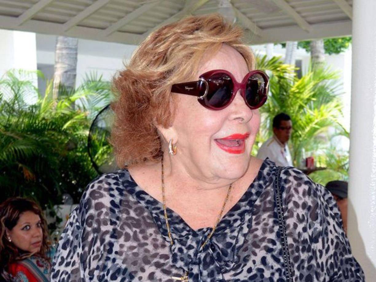 La noche del 21 de noviembre, Pinal fue hospitalizada a causa de una infección en las vías urinarias. Al paso de los días, también contrajo “una bacteria”, por lo que recibió tratamiento.