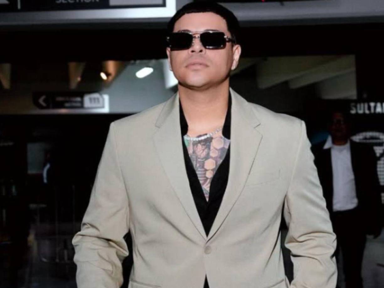 “Me estresaba... Se me caía el cabello, así hoyos, alopecia. Tratamiento aguanté a la ve...”, dijo Eduin en el pódcast con Ivan Fematt, más conocido como ‘La mole’.